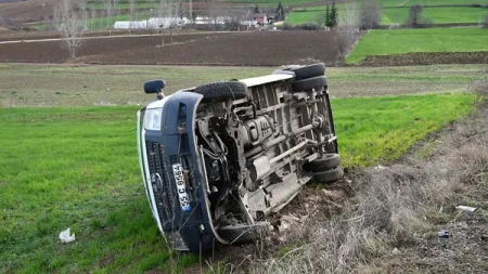 Şagirləri daşıyan avtobus aşdı: 19 yaralı