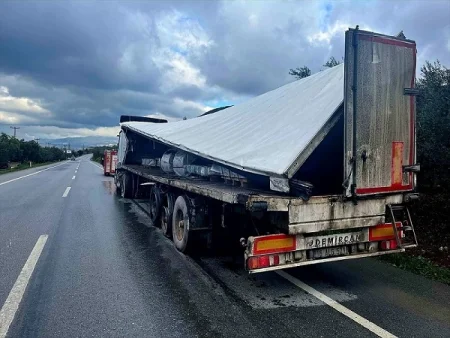 TIR mikroavtobusla toqquşdu:8 yaralı