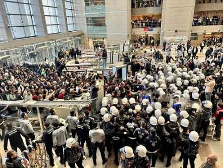 İstanbulda polislə toqquşma:14 nəfər saxlanıldı