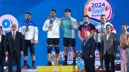 Dadaş Dadaşbəyli Dünya Kubokunda 3 gümüş medal qazandı