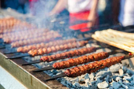 Bakıda DƏHŞƏT: Müştəri kababçını öldürdü