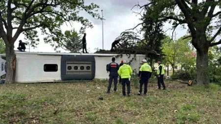 Turistləri daşıyan avtobus qəzaya uğradı:11 yaralı