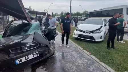 Yük maşını sürücü idarəetməni itirdi: Çox sayda avtomobil zərər gördü