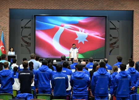 Fərid Qayıbov nüfuzlu beynəlxalq yarışlarda ölkəmizi uğurla təmsil etmiş Azərbaycan idmançıları və onların məşqçiləri ilə görüşüb-FOTOLAR