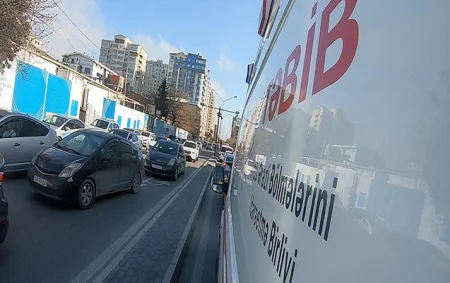 Bakıda hamilə ambulansda doğuş etdi