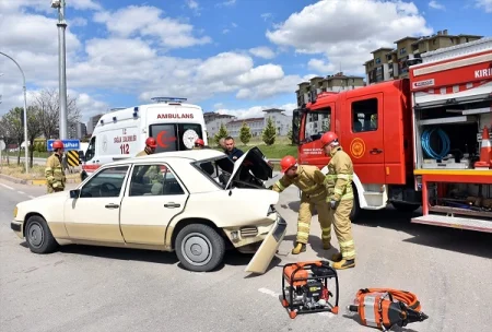 TIR və minik avtomobili toqquşdu:2 yaralı