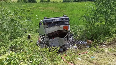 Qaz balonu ilə dolu yük maşını avtomobillə toqquşdu:5 yaralı