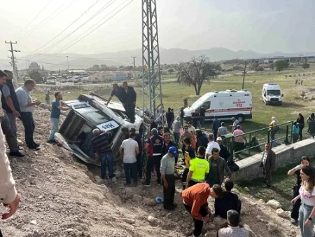 Avtobus qəzası: 13 yaralı