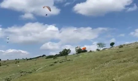 Ankarada paraşüdlər bir-birinə dolaşdı:1 ölü, 2 yaralı