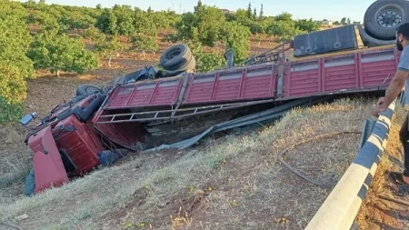 TIR və traktor toqquşub: 2 yaralı