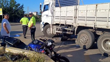 Yük maşını və motosiklet toqquşdu: 2 yaralı