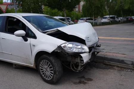 İki nəqliyyat vasitəsi toqquşdu: 5 yaralı