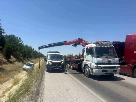 Avtomobil yol kənarına aşdı:3 yaralı