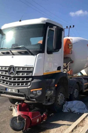 Betonqarışdıran maşın və motosiklet toqquşdu: 2 ölü