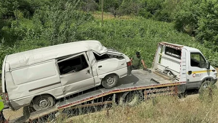 Mikroavtobus dərəyə aşdı: 5 yaralı