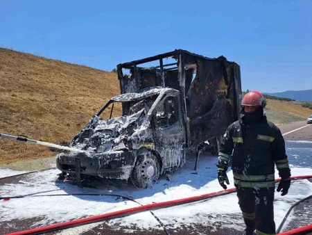 Yük maşını yandı