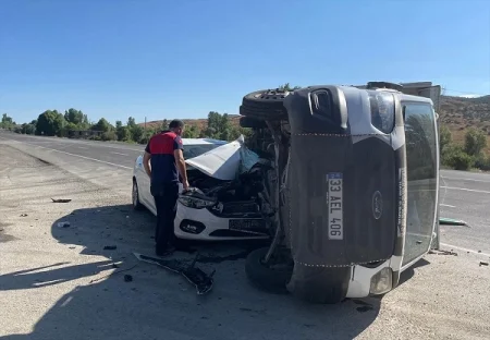 Yük maşını və minik avtomobili toqquşdu: 5 yaralı