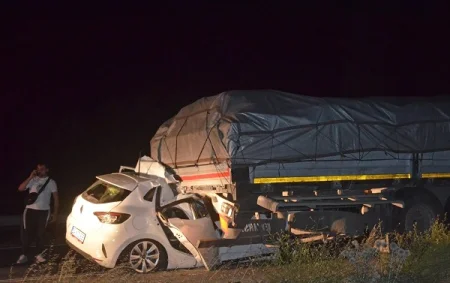 TIR və minik avtomobili toqquşdu: 5 yaralı