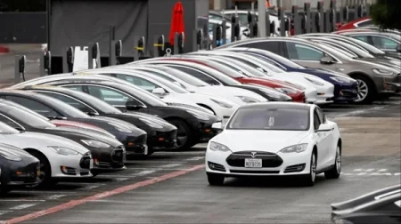 "Tesla" 1.8 milyon avtomobilini geri çağırır