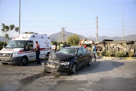 Mikroavtobus və minik avtomobili toqquşdu: 7 yaralı