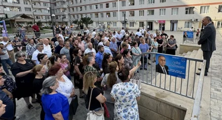 Asim Mollazadə Yasamalda seçicilərlə növbəti kütləvi görüşünü keçirib 