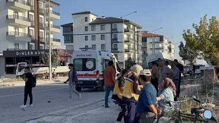 Avtobus və mikroavtobus toqquşdu: 15 yaralı