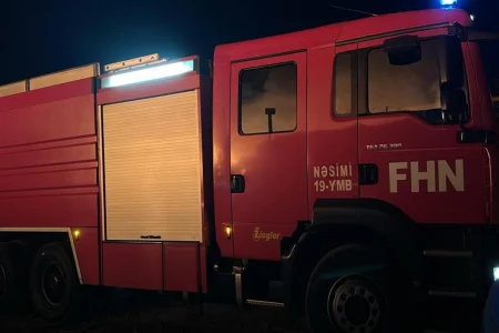 Bakıda 16 mərtəbəli binada yanğın: sakinlər təcili təxliyə edildi - FOTO