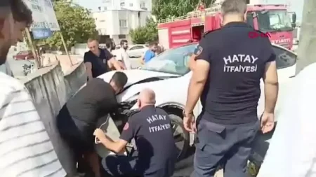 Minik avtomobili və polis maşını toqquşdu: 5 yaralı