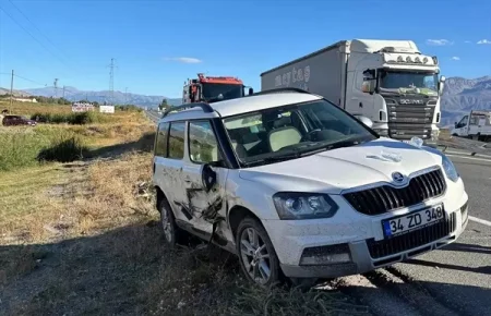 Avtomobil və yük maşını toqquşdu: 3 yaralı