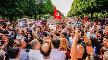 Tunisdə seçki haqqında yeni qanun etirazlara səbəb oldu