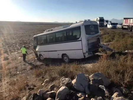 Avtobus və minik avtomobili toqquşdu: 10 yaralı