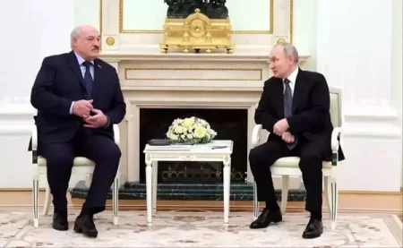 Putin Lukaşenkonu Müqəddəs Andres nişanı ilə təlfif etdi