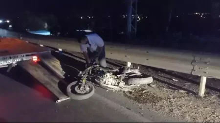 Motosiklet və avtomobil toqquşdu: 1 ölü, 2 yaralı