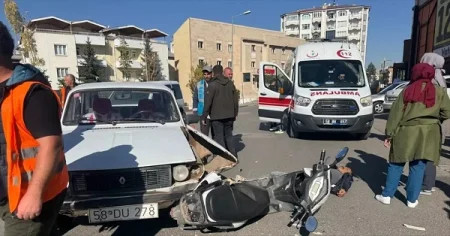 Minik avtomobili və moped toqquşdu: 1 yaralı