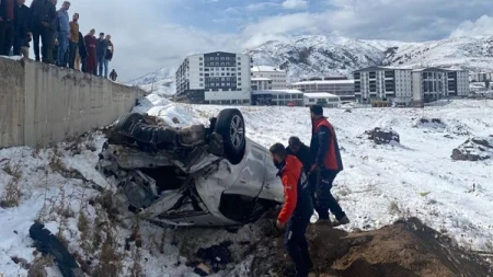 Piyadaya vuran avtomobil 2 metrdən aşdı