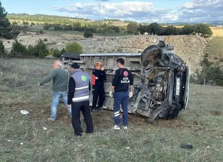 Mikroavtobus aşdı: Sürücü yaralandı