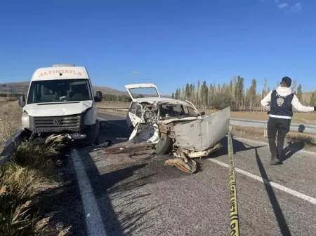 Mikroavtobus və minik avtomobili toqquşdu: 1 ölü, 3 yaralı